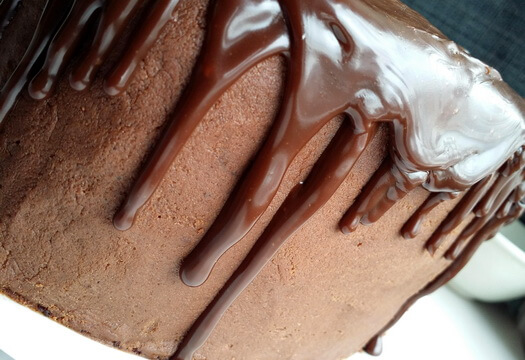 Украшение торта шоколадным ганашем
